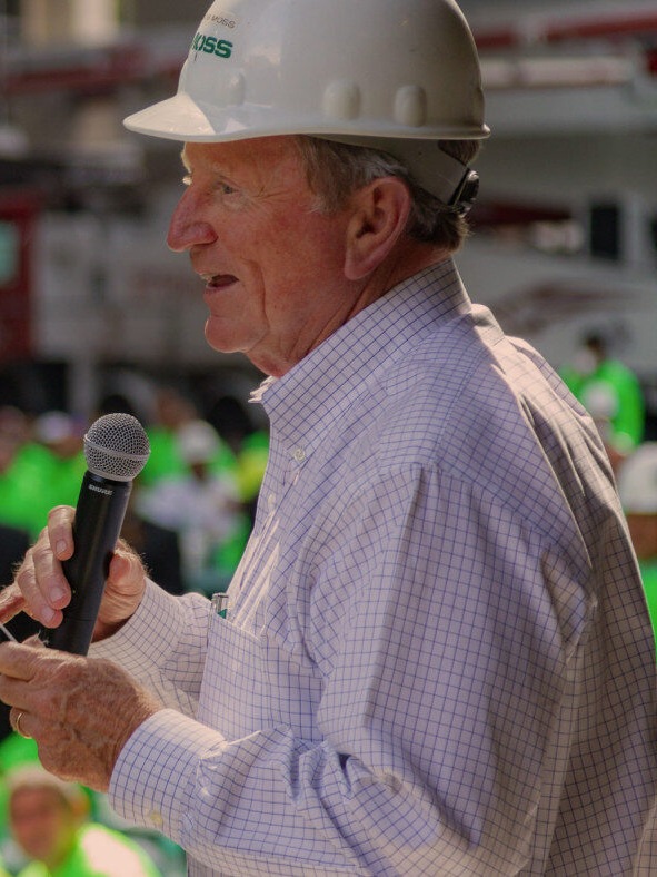 Bob Moss addressing the Moss workforce